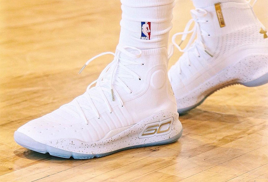 curry 4 branco